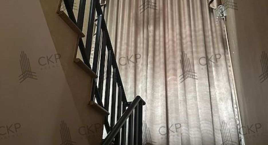 For sale 4 bedrooms house in Mueang Pathum Thani, Pathum Thani