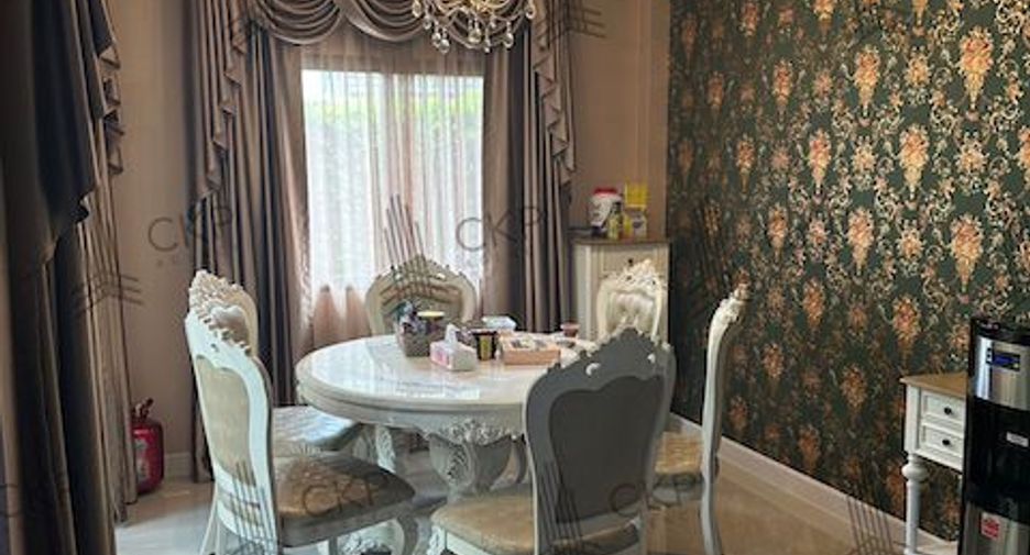 For sale 4 bedrooms house in Mueang Pathum Thani, Pathum Thani