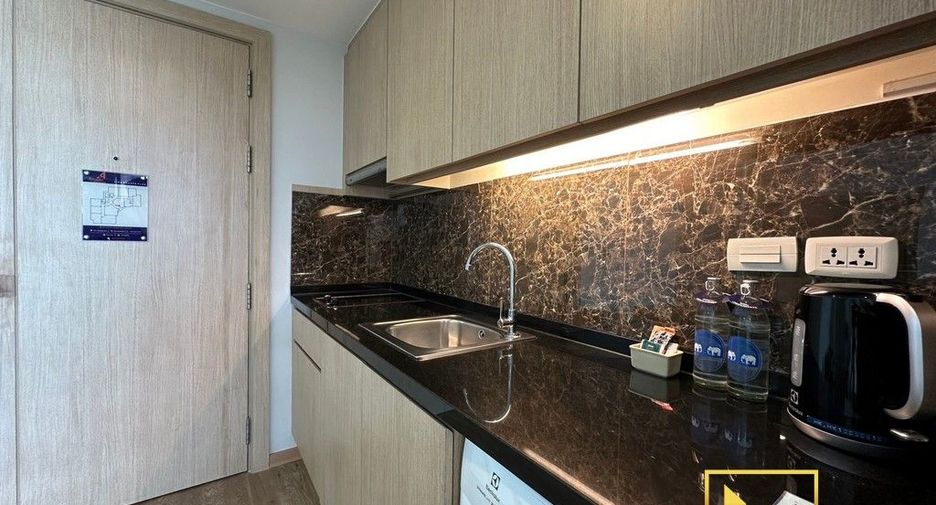 Apartamento con servicios en alquiler de 1 habitaciones en Khlong Toei, Bangkok