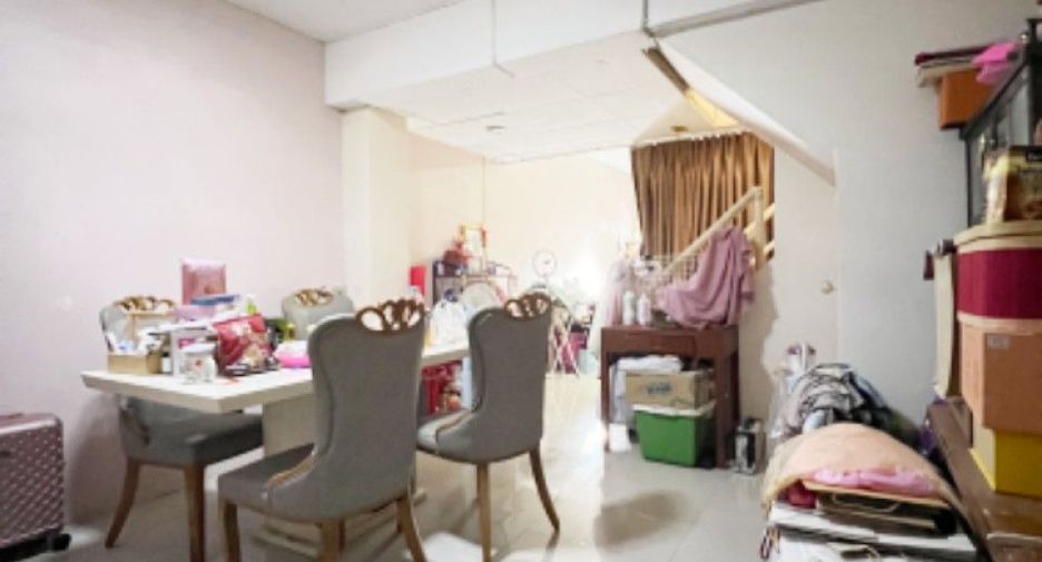 For sale 2 Beds townhouse in Phra Khanong, Bangkok