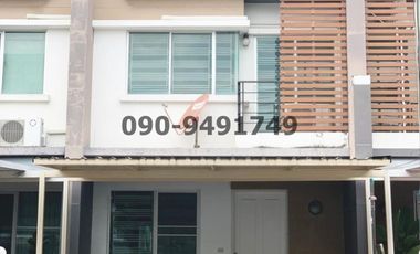 Casa adosada en alquiler de 3 habitaciones en Lat Krabang, Bangkok