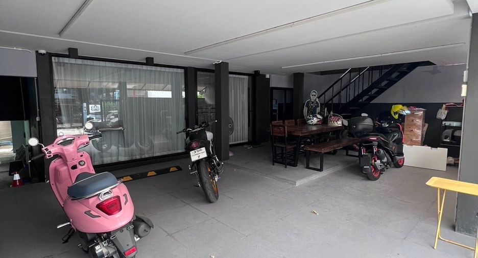 出租 3 卧室 独立屋 在 Huai Khwang, 曼谷
