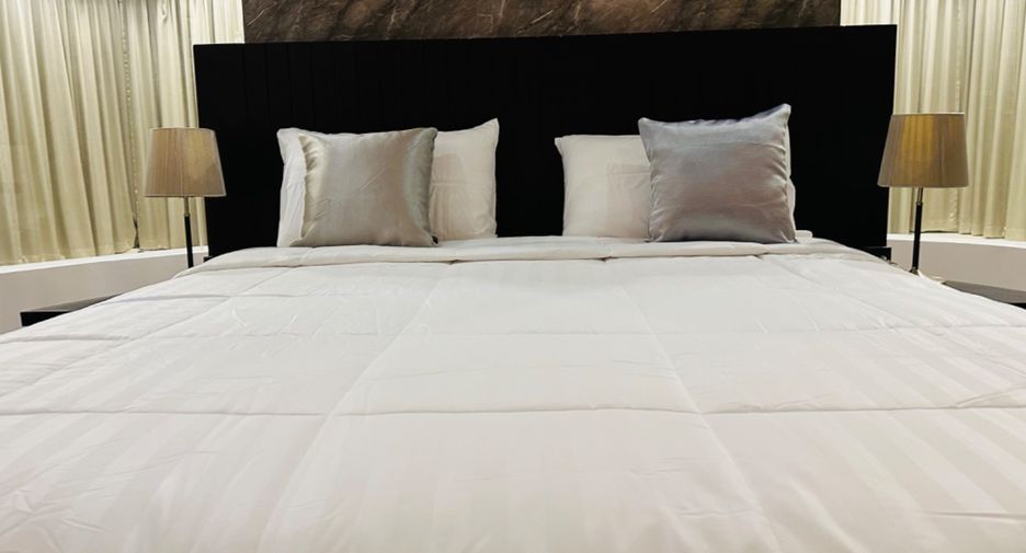 For sale 4 bedrooms condo in Khlong Toei, Bangkok