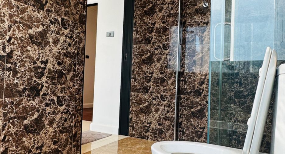 For sale 4 bedrooms condo in Khlong Toei, Bangkok