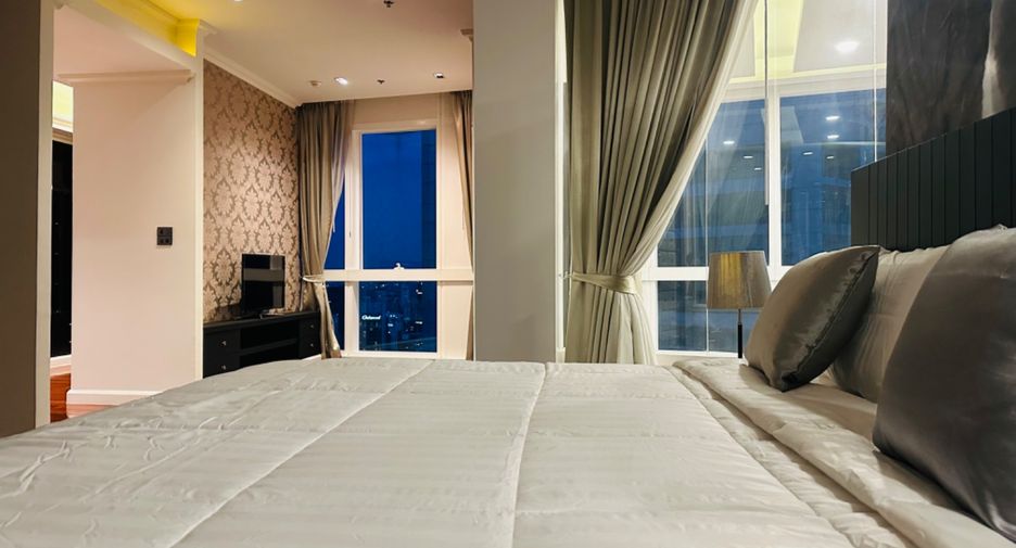 For sale 4 bedrooms condo in Khlong Toei, Bangkok