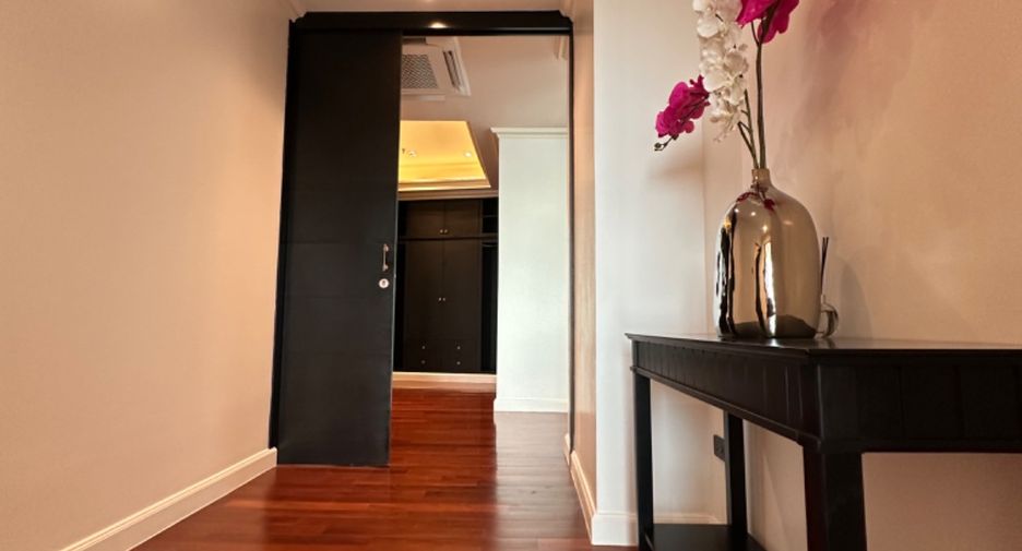 For sale 4 bedrooms condo in Khlong Toei, Bangkok