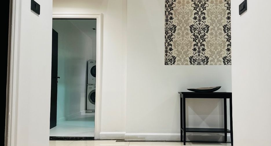 For sale 4 bedrooms condo in Khlong Toei, Bangkok