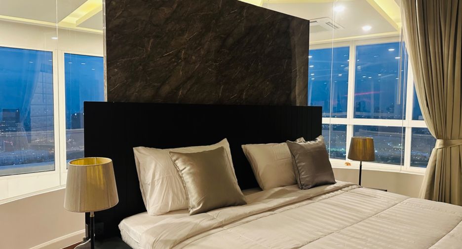 For sale 4 bedrooms condo in Khlong Toei, Bangkok