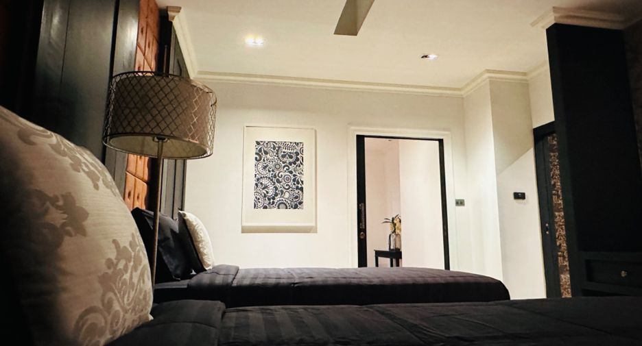 For sale 4 bedrooms condo in Khlong Toei, Bangkok