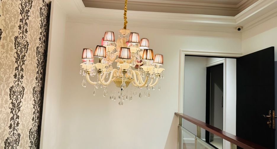 For sale 4 bedrooms condo in Khlong Toei, Bangkok