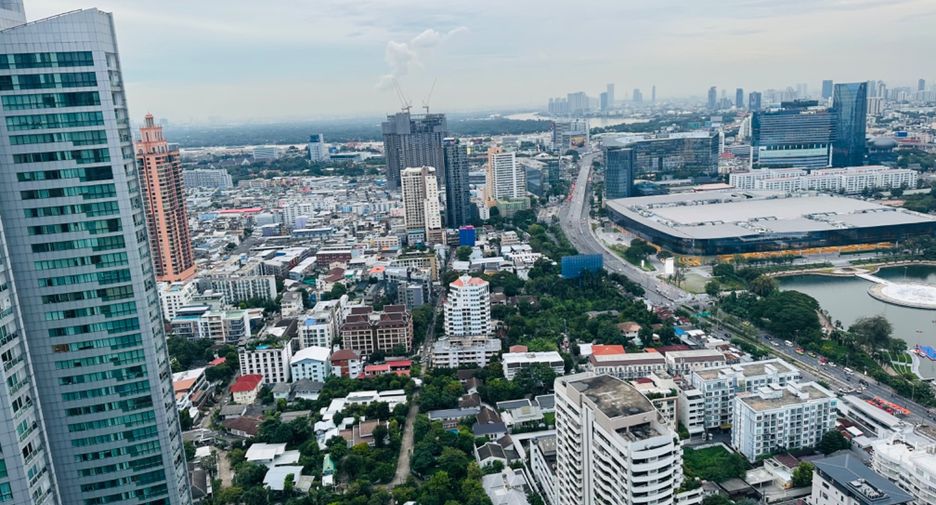 For sale 4 bedrooms condo in Khlong Toei, Bangkok