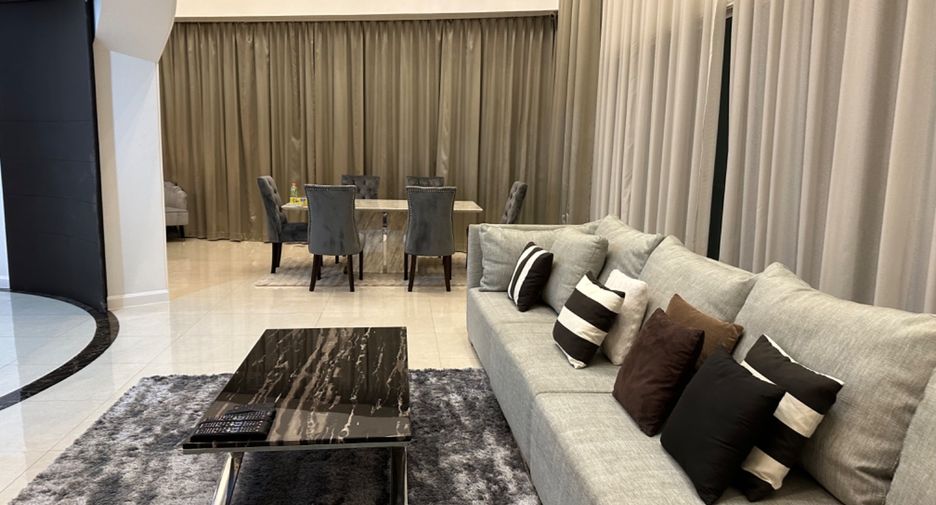 For sale 4 bedrooms condo in Khlong Toei, Bangkok