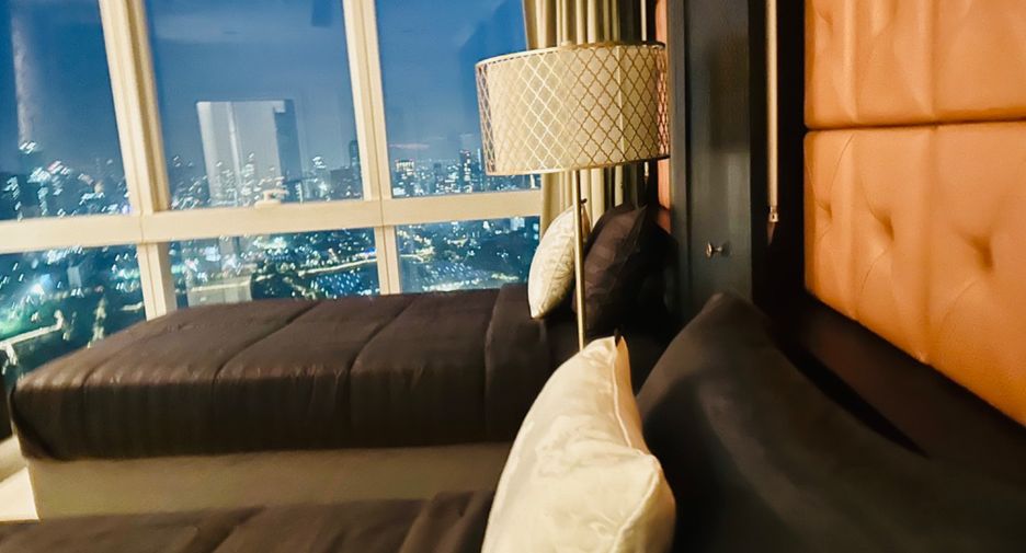 For sale 4 bedrooms condo in Khlong Toei, Bangkok