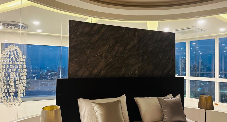 For sale 4 bedrooms condo in Khlong Toei, Bangkok