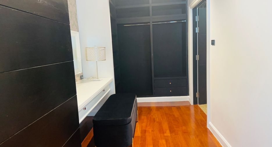 For sale 4 bedrooms condo in Khlong Toei, Bangkok