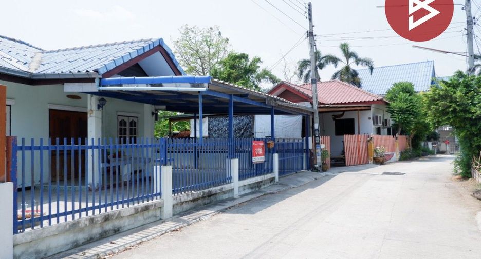 For sale 3 Beds townhouse in Mueang Lop Buri, Lopburi