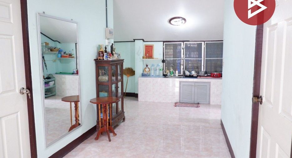 For sale 3 Beds townhouse in Mueang Lop Buri, Lopburi