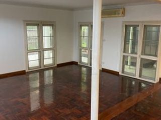 For rent 3 bedrooms house in Watthana, Bangkok