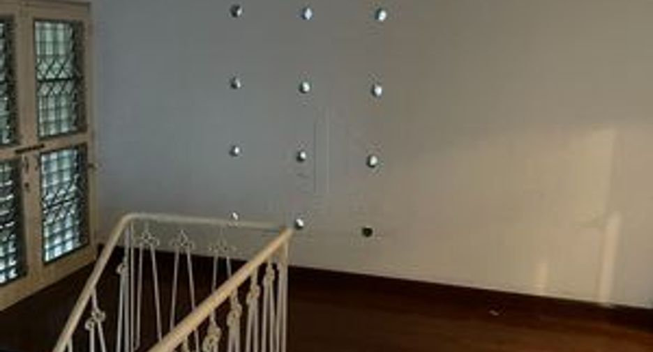 Haus zur Miete mit 3 Zimmer in Watthana, Bangkok