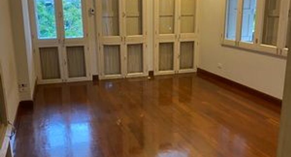 Haus zur Miete mit 3 Zimmer in Watthana, Bangkok