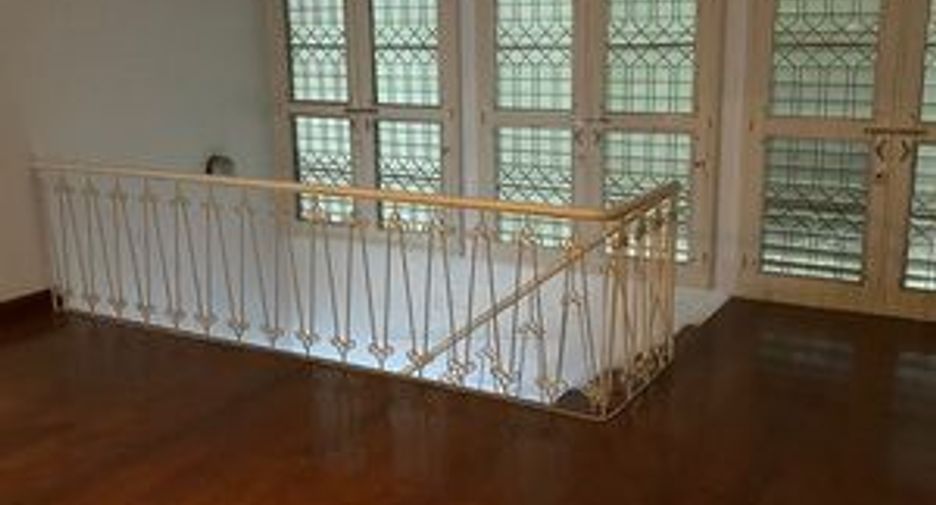 Haus zur Miete mit 3 Zimmer in Watthana, Bangkok