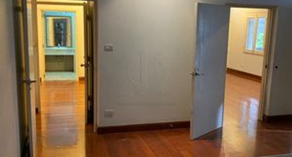 Haus zur Miete mit 3 Zimmer in Watthana, Bangkok