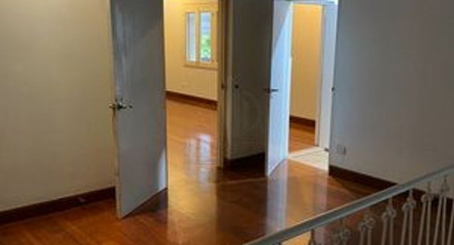 Haus zur Miete mit 3 Zimmer in Watthana, Bangkok