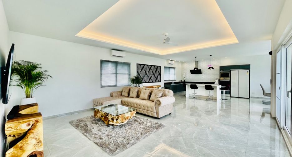 À louer et à vendre 3 chambres villa à Bang Lamung, Chonburi