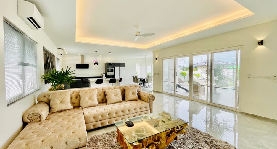 À louer et à vendre 3 chambres villa à Bang Lamung, Chonburi
