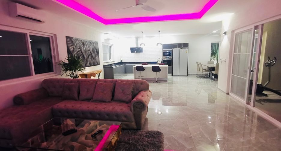 À louer et à vendre 3 chambres villa à Bang Lamung, Chonburi