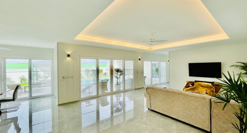 À louer et à vendre 3 chambres villa à Bang Lamung, Chonburi