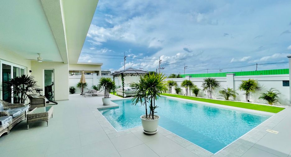 À louer et à vendre 3 chambres villa à Bang Lamung, Chonburi
