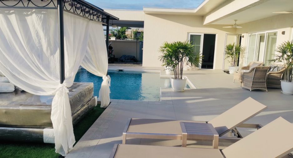 À louer et à vendre 3 chambres villa à Bang Lamung, Chonburi