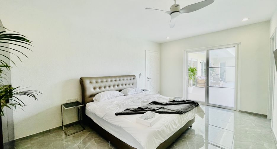 À louer et à vendre 3 chambres villa à Bang Lamung, Chonburi