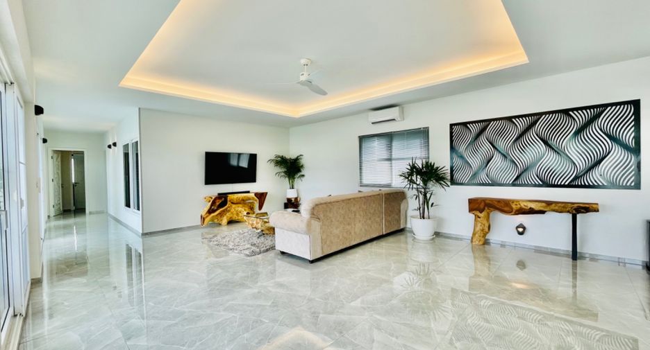 À louer et à vendre 3 chambres villa à Bang Lamung, Chonburi