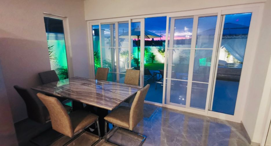 À louer et à vendre 3 chambres villa à Bang Lamung, Chonburi