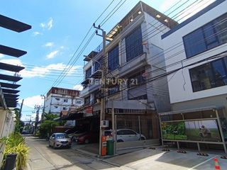 For sale 6 bedrooms retail Space in Huai Khwang, Bangkok