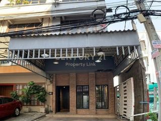 For sale 6 bedrooms retail Space in Huai Khwang, Bangkok