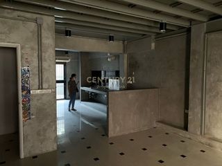 For sale 6 bedrooms retail Space in Huai Khwang, Bangkok