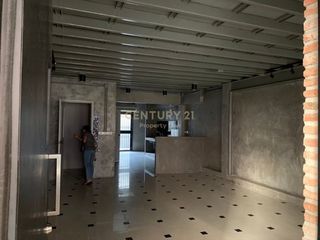 For sale 6 bedrooms retail Space in Huai Khwang, Bangkok