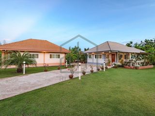 For sale 4 bed villa in Mueang Lamphun, Lamphun