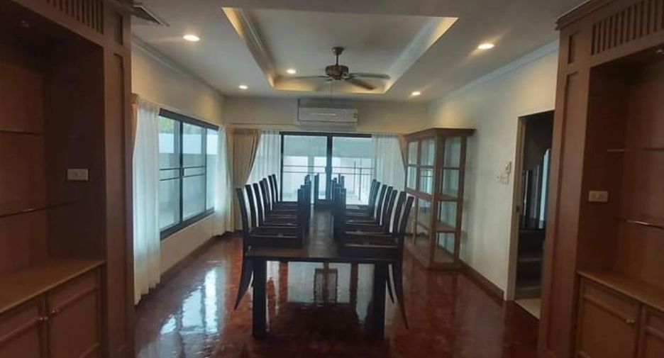 For rent 4 bedrooms house in Pathum Wan, Bangkok