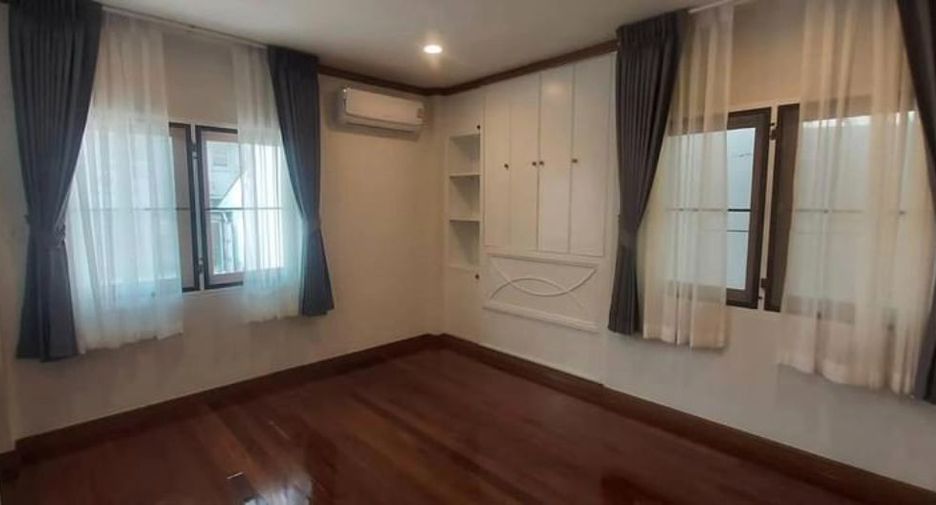 For rent 4 bedrooms house in Pathum Wan, Bangkok