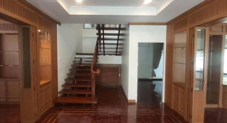 For rent 4 bedrooms house in Pathum Wan, Bangkok