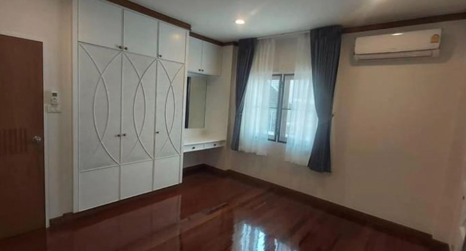 For rent 4 bedrooms house in Pathum Wan, Bangkok
