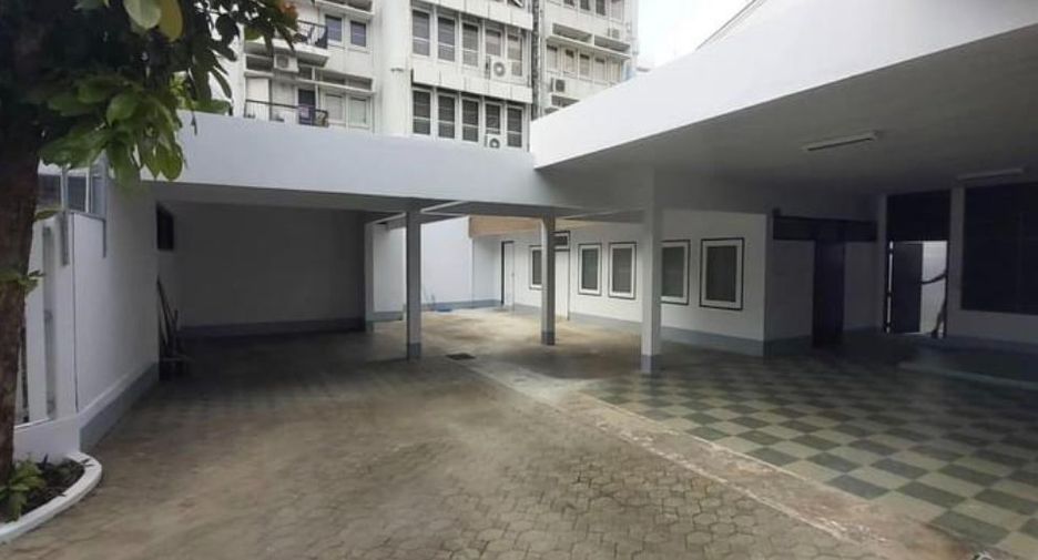For rent 4 bedrooms house in Pathum Wan, Bangkok