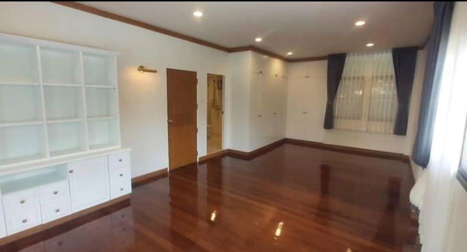For rent 4 bedrooms house in Pathum Wan, Bangkok