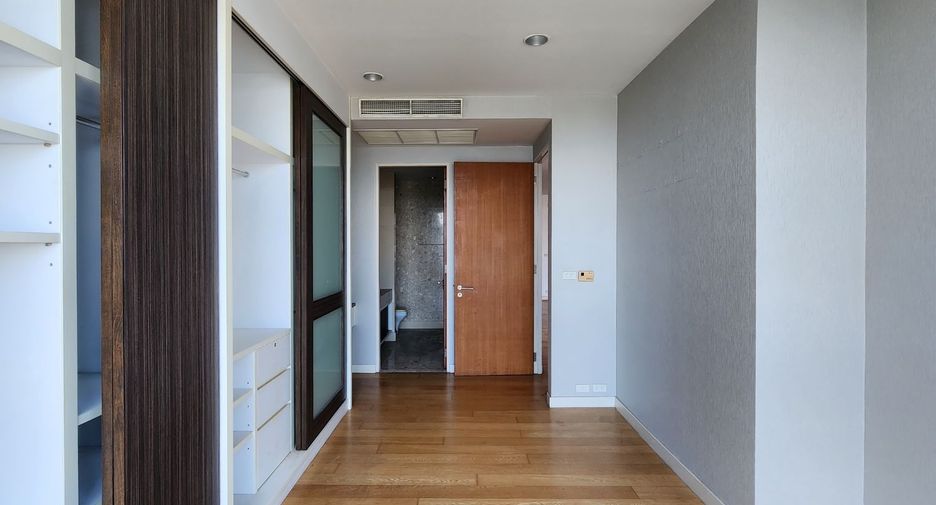 For sale 4 bedrooms condo in Bang Kho Laem, Bangkok