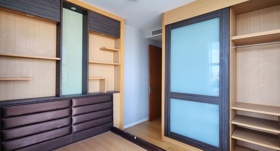 For sale 4 bedrooms condo in Bang Kho Laem, Bangkok