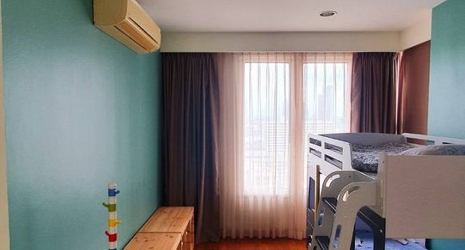 For rent 3 bedrooms condo in Watthana, Bangkok